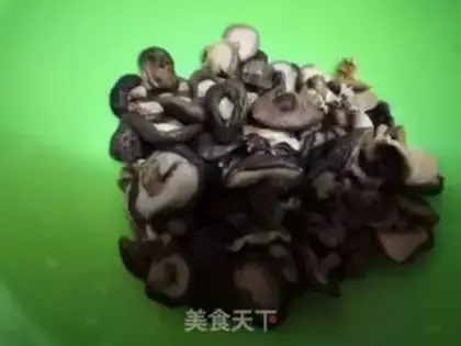 Make The face of mushrooms and horses step 3