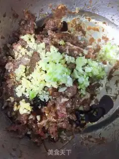 Make Celery pork dumplings step 3