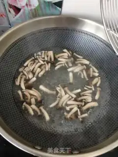 Make Seafood mushroom egg vegetable salad step 2
