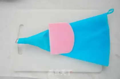 Make Dragoncat cake step 9