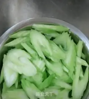 Make Celery fried sausage step 1