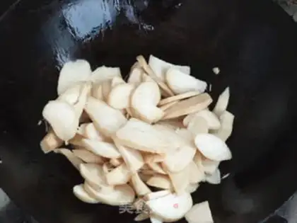 Make Five bouquets of apricot mushroom step 4
