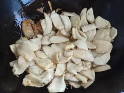 Make Five bouquets of apricot mushroom step 7