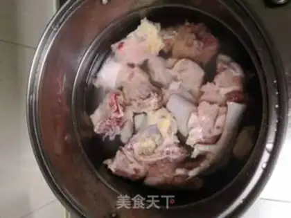 Make Powder chicken soup step 1