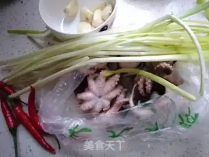 Make Dry pot, octopus step 1