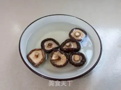 Make Five flowers with rotting bamboo step 1