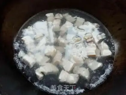Make Five flowers with rotting bamboo step 3