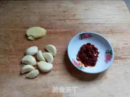 Make Five flowers with rotting bamboo step 4