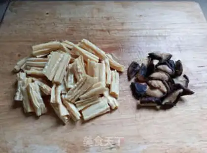 Make Five flowers with rotting bamboo step 5