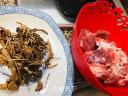 Make Soupbone tea and mushrooms step 0