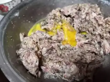 Make Spinach meat and horseshoe buns step 8