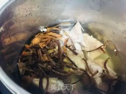 Make Soupbone tea and mushrooms step 2