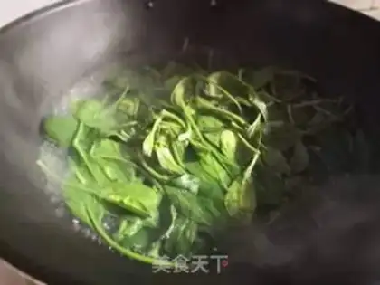 Make Spinach meat and horseshoe buns step 11