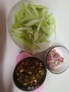 Make Beef fried celery step 0