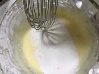 Make Yogurt cake step 2