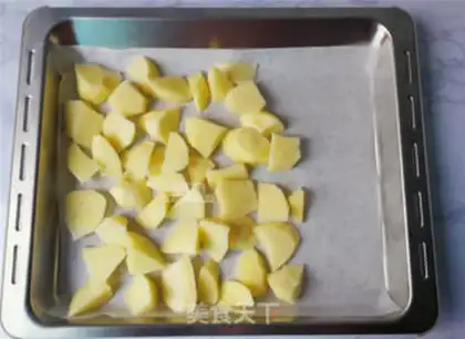 Make Christmas ring salad bag step 1