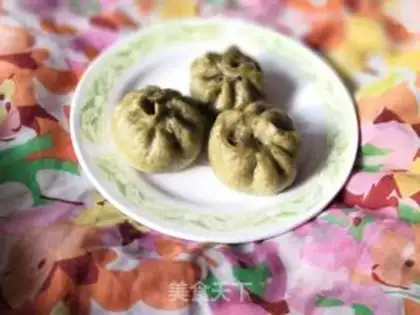 Make Spinach meat and horseshoe buns step 20