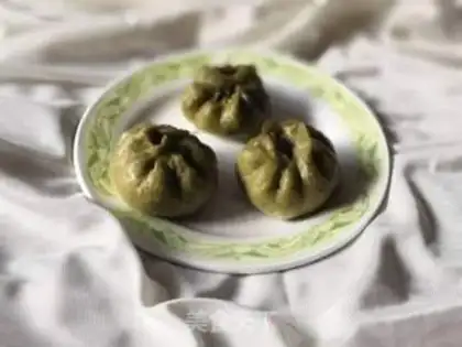 Make Spinach meat and horseshoe buns step 21