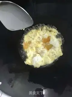 Make Tomato fried eggs step 2