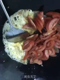 Make Tomato fried eggs step 3
