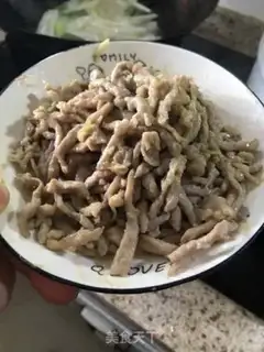 Make The sour sauce pours its head step 1