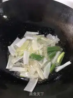 Make The sour sauce pours its head step 2