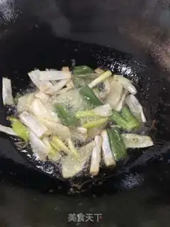 Make The sour sauce pours its head step 3