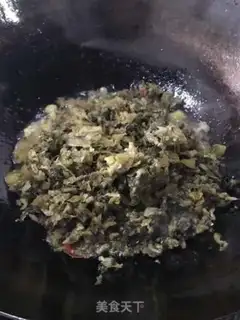 Make The sour sauce pours its head step 5