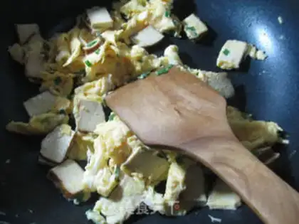 Make Scrambled duck eggs step 6
