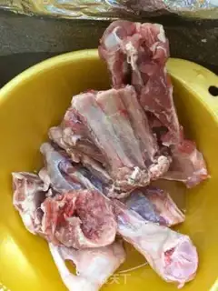 Make A radish lamb soup step 0