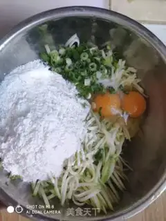 Make Cracker eggcake step 1