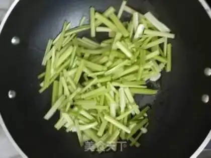 Make Celery fried dry step 2