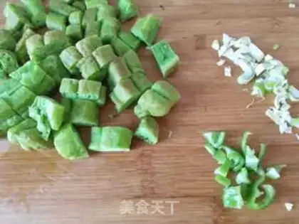 Make Spinach juice and fried eggs step 1