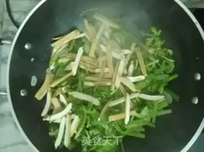 Make Celery fried dry step 3
