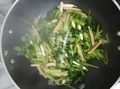 Make Celery fried dry step 4