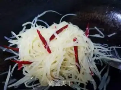 Make Spicy potatoes step 1
