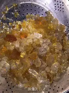 Make Peach glue silver ear soup step 0