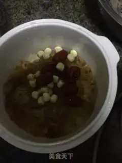 Make Peach glue silver ear soup step 2