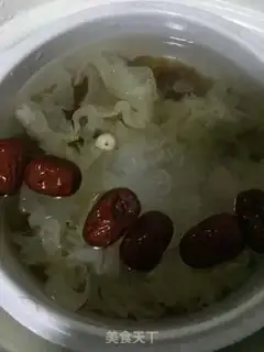 Make Peach glue silver ear soup step 3