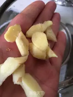 Make Sweet ginger date tea step 0