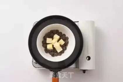 Make oatmeal chocolate energy ball step 0