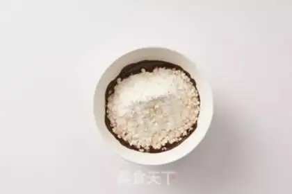 Make oatmeal chocolate energy ball step 1