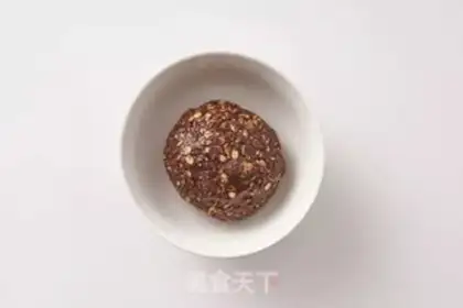 Make oatmeal chocolate energy ball step 2