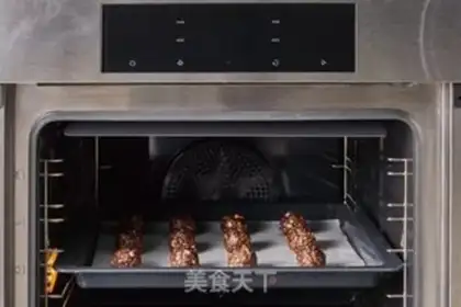 Make oatmeal chocolate energy ball step 4