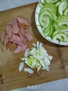 Make Nishichi has fried ham sausage step 3
