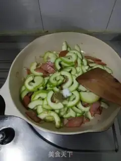 Make Nishichi has fried ham sausage step 8