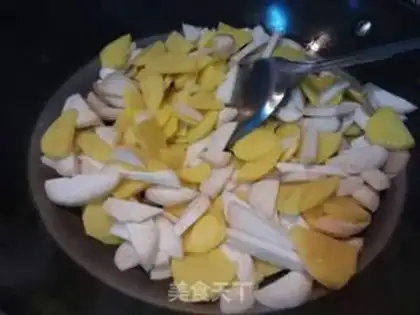 Make Potato omelet, apricot step 4
