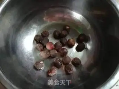 Make Chicken stew with red dates step 3