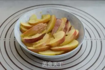 Make Apple cheese cake step 4