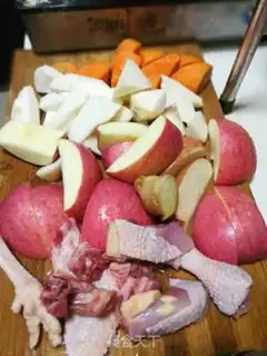 Make Pork apple soup step 1